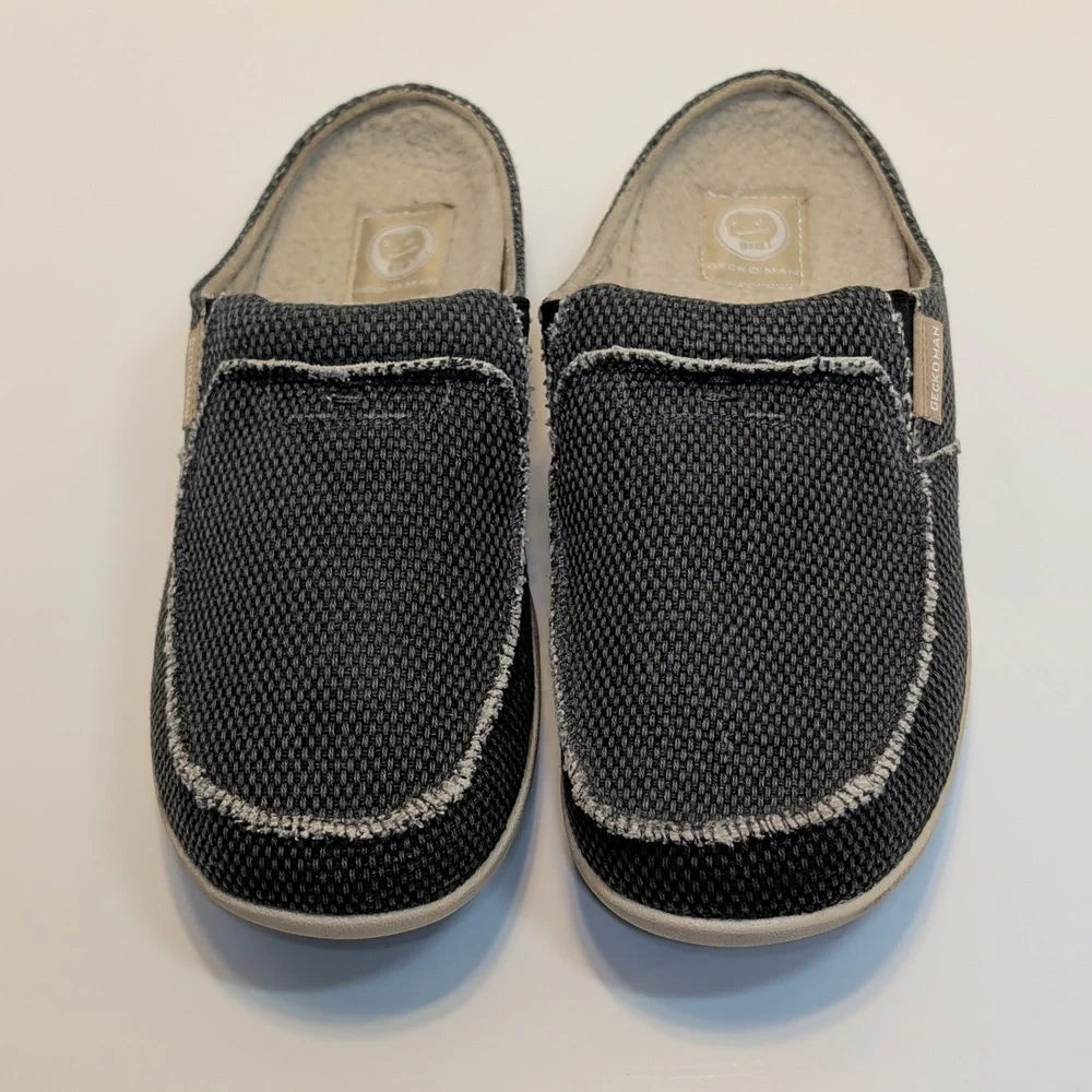 Gecko Man Slip-On Canvas Slippers Size 8